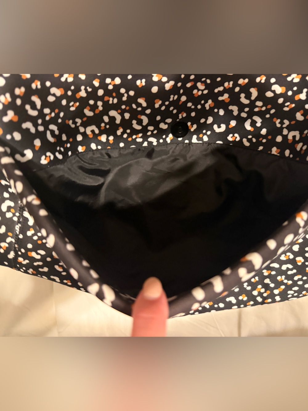 Black Leopard-Print Tote Bag - Picture 2 of 8